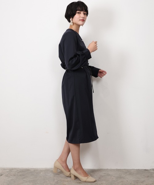 TRUDEA(トルディア)の「(セットアップ)メタルボタンブラウス×ハトメ使いタイトスカート(セットアップ・レディース・グレイッシュベージュ/ピンク/ネイビー/ブラック・MEDIUM/LARGE)」の3枚目の写真