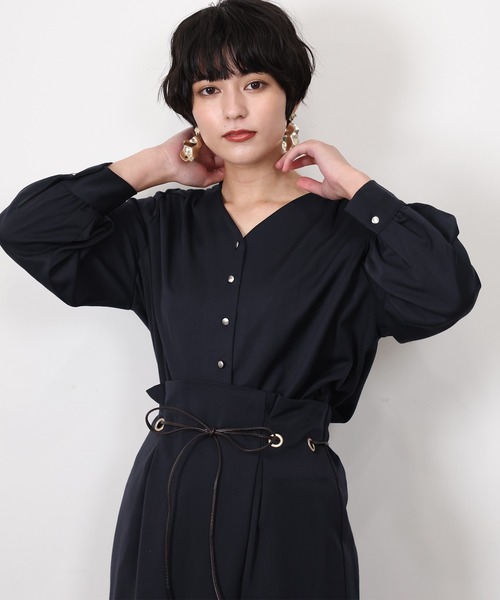 TRUDEA(トルディア)の「(セットアップ)メタルボタンブラウス×ハトメ使いタイトスカート(セットアップ・レディース・グレイッシュベージュ/ピンク/ネイビー/ブラック・MEDIUM/LARGE)」の16枚目の写真