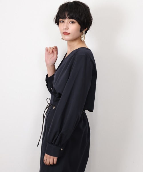 TRUDEA(トルディア)の「(セットアップ)メタルボタンブラウス×ハトメ使いタイトスカート(セットアップ・レディース・グレイッシュベージュ/ピンク/ネイビー/ブラック・MEDIUM/LARGE)」の17枚目の写真