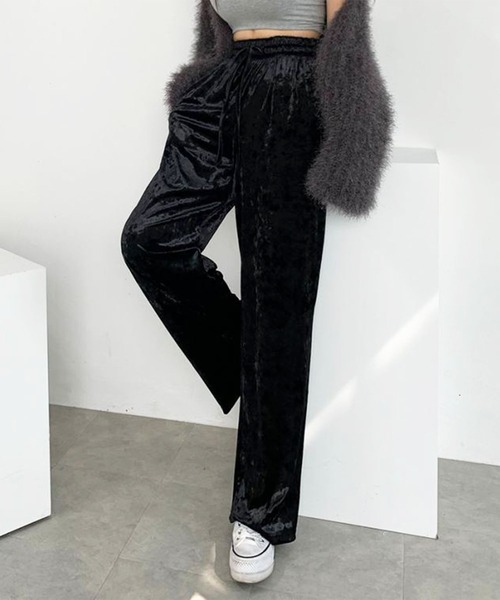 me+em select（ミームセレクト）の「ロングワイドイージーベロアパンツ 　韓国製（その他パンツ・レディース・ブラック/ネイビー・FREE）」の3枚目の写真