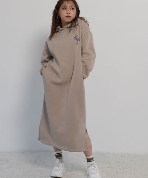 EVERLAST(CROSSPLUS ONLINE)(エバーラスト)の「後ろロゴプリント ビックパーカースウェットワンピース(ワンピース・レディース・ベージュ/ネイビー/杢グレー・LL/M/L)」の2枚目の写真