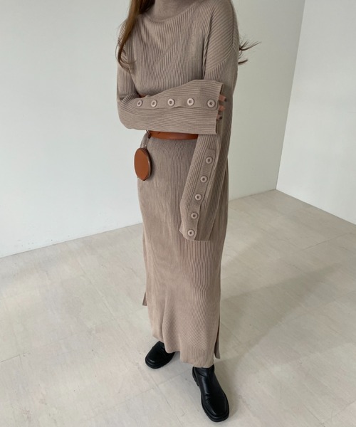 Bab(バブ)の「ボタンスリーブリブニットワンピース(ワンピース・レディース・ブラック/パープル/グレー系その他・FREE)」の2枚目の写真