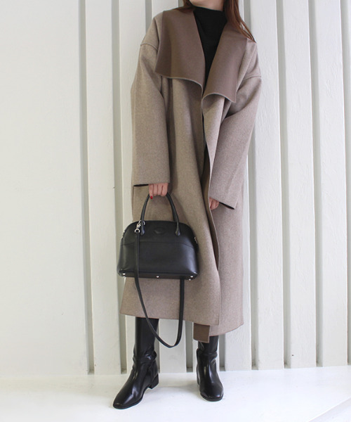 MODE ROBE(モードローブ)の「ベルト付きガウンコート(その他アウター・レディース・ベージュ/モカ・FREE)」の2枚目の写真