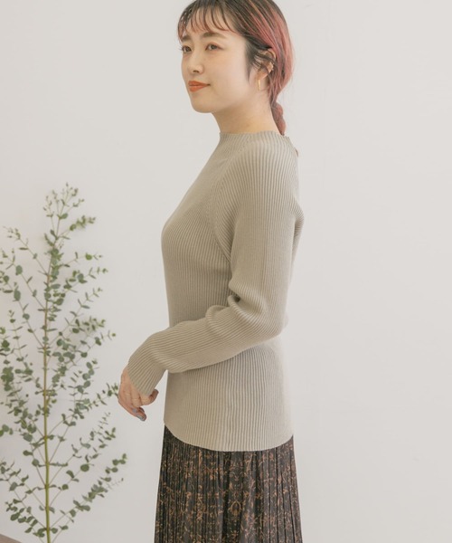 ITEMS URBANRESEARCH(アイテムズ アーバンリサーチ)の「ホソリブハイネックニット(ニット/セーター・レディース・ブラック/グリーン/アイボリー/ライトブラウン・FREE)」の22枚目の写真