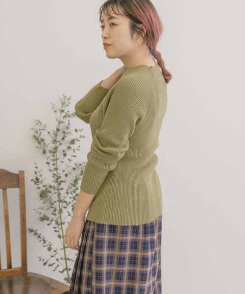 ITEMS URBANRESEARCH(アイテムズ アーバンリサーチ)の「ホソリブハイネックニット(ニット/セーター・レディース・ブラック/グリーン/アイボリー/ライトブラウン・FREE)」の9枚目の写真