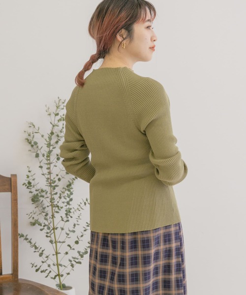 ITEMS URBANRESEARCH(アイテムズ アーバンリサーチ)の「ホソリブハイネックニット(ニット/セーター・レディース・ブラック/グリーン/アイボリー/ライトブラウン・FREE)」の10枚目の写真