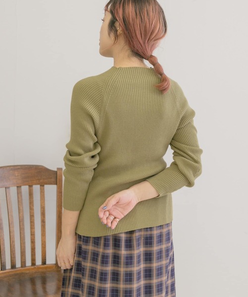 ITEMS URBANRESEARCH(アイテムズ アーバンリサーチ)の「ホソリブハイネックニット(ニット/セーター・レディース・ブラック/グリーン/アイボリー/ライトブラウン・FREE)」の11枚目の写真