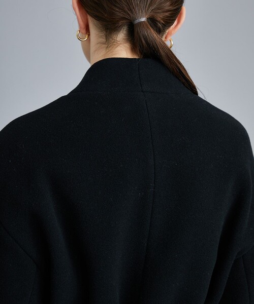 STUDIOUS（ステュディオス）の「UND プランプスリーブベルテッドコート 02120750200（ノーカラーコート・レディース・ブラック・S/M）」の2枚目の写真