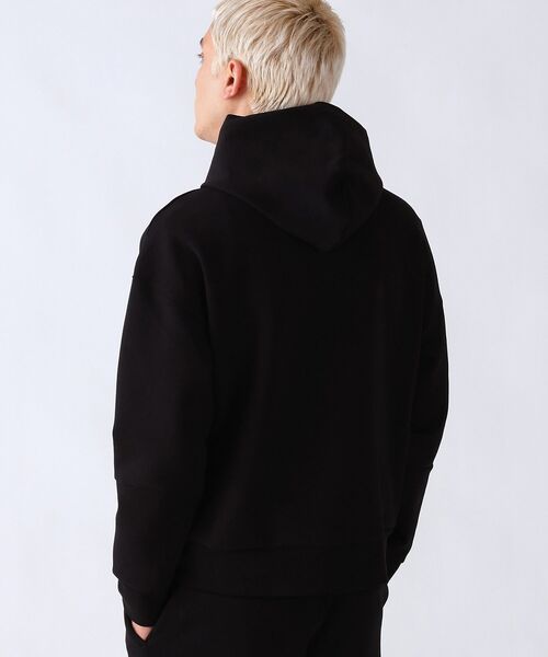 Calvin Klein(カルバン・クライン)の「COMFORT DEBOSSED LOGO パーカー(パーカー・メンズ・ブラック・S/M/L/XL)」の6枚目の写真