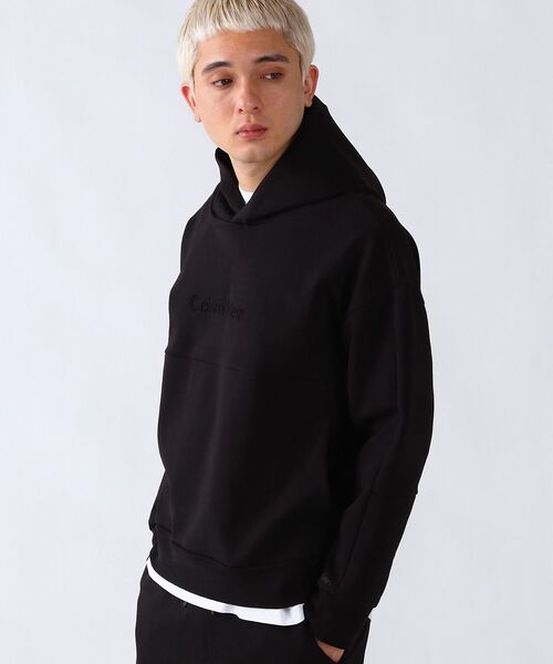 Calvin Klein(カルバン・クライン)の「COMFORT DEBOSSED LOGO パーカー(パーカー・メンズ・ブラック・S/M/L/XL)」の7枚目の写真