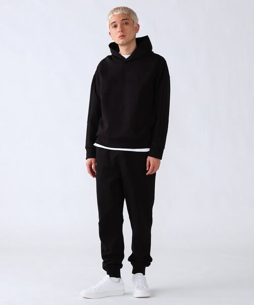 Calvin Klein(カルバン・クライン)の「COMFORT DEBOSSED LOGO パーカー(パーカー・メンズ・ブラック・S/M/L/XL)」の9枚目の写真