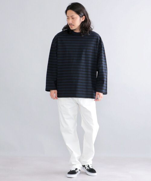 SHIPS(シップス)の「【WEB限定】SHIPS: ワンサイズフィット ビッグシルエット ワイドボーダー ロングスリーブ Tシャツ (ロンT)(Tシャツ/カットソー・メンズ・ホワイト/ベージュ/ネイビー/グレー/ピンク・ONE SIZE)」の13枚目の写真