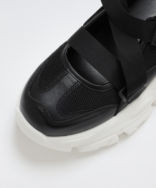 one after another NICE CLAUP(ワンアフターアナザーナイスクラップ)の「ベルト厚底スニーカー(スニーカー・レディース・アイボリー/ブラック・SMALL/MEDIUM/LARGE)」の20枚目の写真