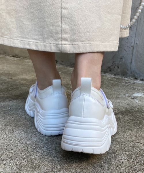 one after another NICE CLAUP(ワンアフターアナザーナイスクラップ)の「ベルト厚底スニーカー(スニーカー・レディース・アイボリー/ブラック・SMALL/MEDIUM/LARGE)」の5枚目の写真