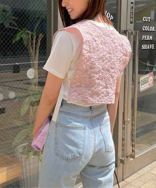 StyleSea(スタイルシー)の「ふくれジャガードショートジレ&Tシャツセット(ベスト・レディース・ブラック/オフホワイト/ピンクベージュ/ライトベージュ・MEDIUM)」の4枚目の写真