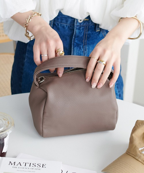 DISCOAT(ディスコート)の「【WEB限定/12色展開】ワンハンドルミニショルダー(ショルダーバッグ・レディース・ブラック/グレイッシュベージュ/グリーン/イエロー/ピンク/ブラウン/ブルー/イエロー系その他/モカ/パープル/オレンジ/シルバー・FREE)」の3枚目の写真