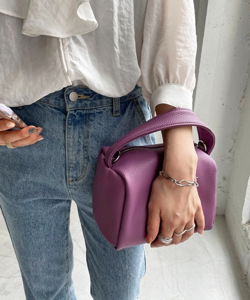 DISCOAT(ディスコート)の「【WEB限定/12色展開】ワンハンドルミニショルダー(ショルダーバッグ・レディース・ブラック/グレイッシュベージュ/グリーン/イエロー/ピンク/ブラウン/ブルー/イエロー系その他/モカ/パープル/オレンジ/シルバー・FREE)」の17枚目の写真