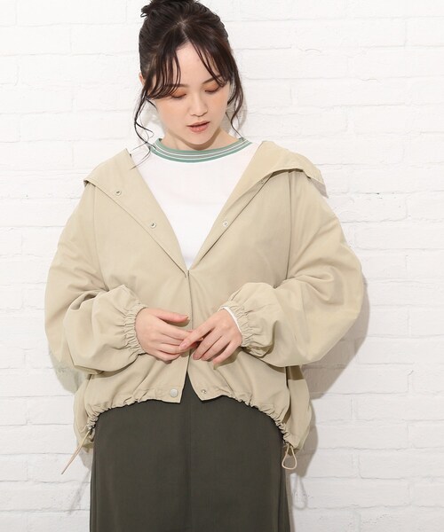 Cutie Blonde（キューティーブロンド）の「◆【S-LL】BIGフードマンパ（ブルゾン・レディース・アイボリー/ライトグリーン/ベージュ・01/02/03/04）」の3枚目の写真
