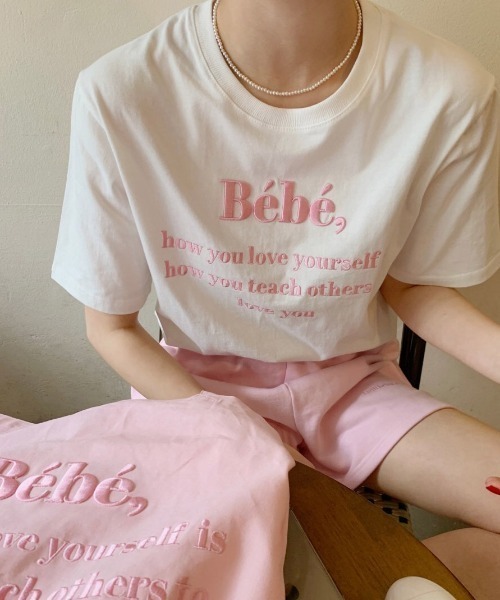 LAC-VERT（ラック・ヴェール）の「【累計販売枚数1万枚突破】Bebe刺繍カラーロゴＴシャツ（Tシャツ/カットソー・レディース・ブラック/ネイビー/アイボリー/グレー/ピンク/ホワイト/ブルー/イエロー・FREE）」の9枚目の写真