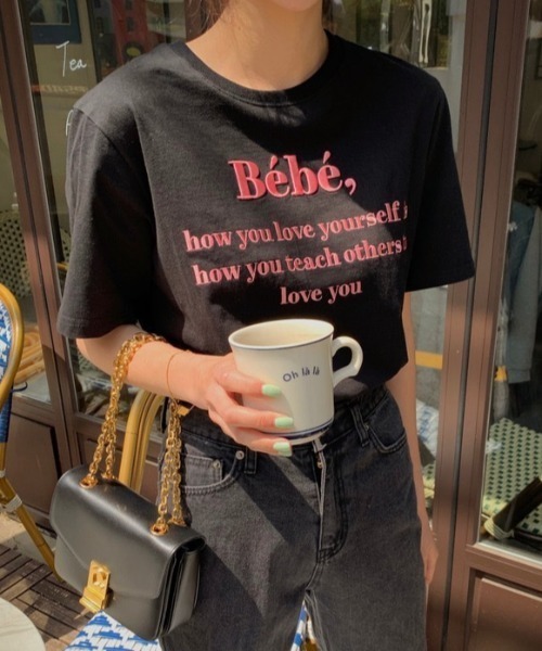 LAC-VERT（ラック・ヴェール）の「【累計販売枚数1万枚突破】Bebe刺繍カラーロゴＴシャツ（Tシャツ/カットソー・レディース・ブラック/ネイビー/アイボリー/グレー/ピンク/ホワイト/ブルー/イエロー・FREE）」の13枚目の写真