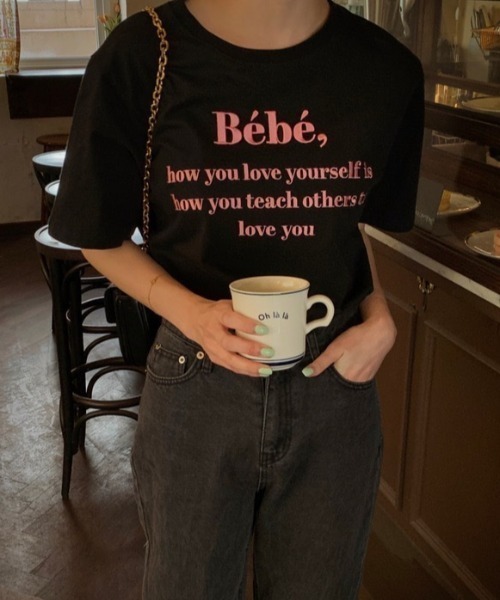 LAC-VERT（ラック・ヴェール）の「【累計販売枚数1万枚突破】Bebe刺繍カラーロゴＴシャツ（Tシャツ/カットソー・レディース・ブラック/ネイビー/アイボリー/グレー/ピンク/ホワイト/ブルー/イエロー・FREE）」の16枚目の写真