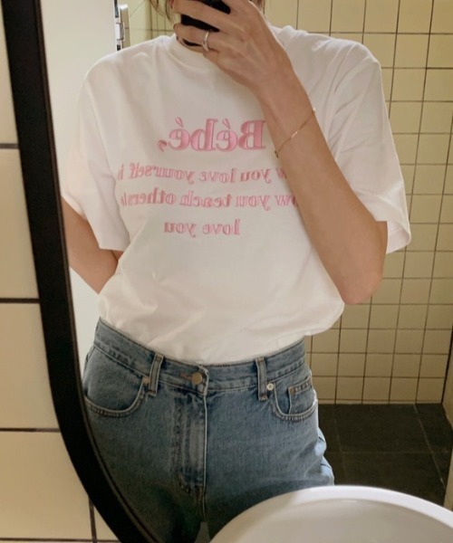 LAC-VERT（ラック・ヴェール）の「【累計販売枚数1万枚突破】Bebe刺繍カラーロゴＴシャツ（Tシャツ/カットソー・レディース・ブラック/ネイビー/アイボリー/グレー/ピンク/ホワイト/ブルー/イエロー・FREE）」の17枚目の写真