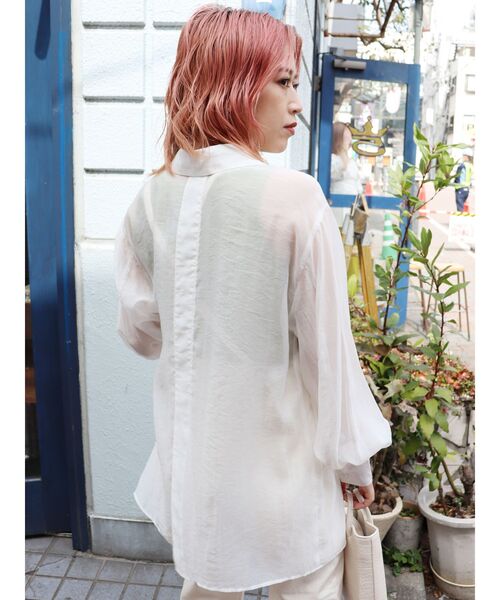 MURUA（ムルーア）の「バックスリットシアーシャツ（シャツ/ブラウス・レディース・ホワイト/ブラック/イエロー・FREE）」の10枚目の写真