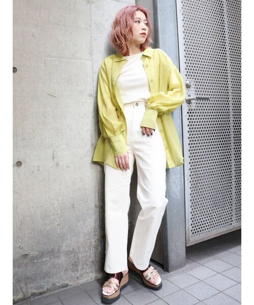 MURUA（ムルーア）の「バックスリットシアーシャツ（シャツ/ブラウス・レディース・ホワイト/ブラック/イエロー・FREE）」の5枚目の写真