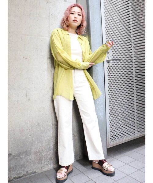 MURUA（ムルーア）の「バックスリットシアーシャツ（シャツ/ブラウス・レディース・ホワイト/ブラック/イエロー・FREE）」の11枚目の写真