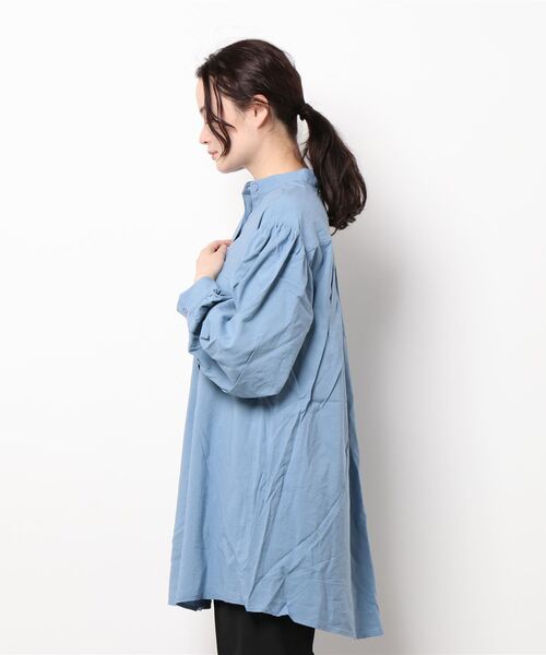 HONEYSUCKLE ROSE（ハニーサックルローズ）の「【HONEYSUCKLE ROSE】袖ボリュームチュニック（シャツ/ブラウス・レディース・ブルー/ブラック/オフホワイト・L/M）」の5枚目の写真