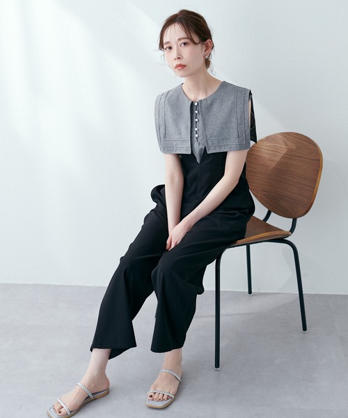 natural couture（ナチュラルクチュール）の「WEB限定サイズ有り/嬉しいS・Mの2サイズ展開◎ハイウエスト深Ｖサロペット（サロペット/オーバーオール・レディース・ブラック/ベージュ/ライトベージュ・SMALL/MEDIUM）」の2枚目の写真