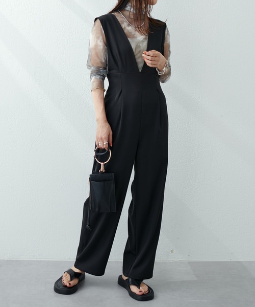 natural couture（ナチュラルクチュール）の「WEB限定サイズ有り/嬉しいS・Mの2サイズ展開◎ハイウエスト深Ｖサロペット（サロペット/オーバーオール・レディース・ブラック/ベージュ/ライトベージュ・SMALL/MEDIUM）」の19枚目の写真