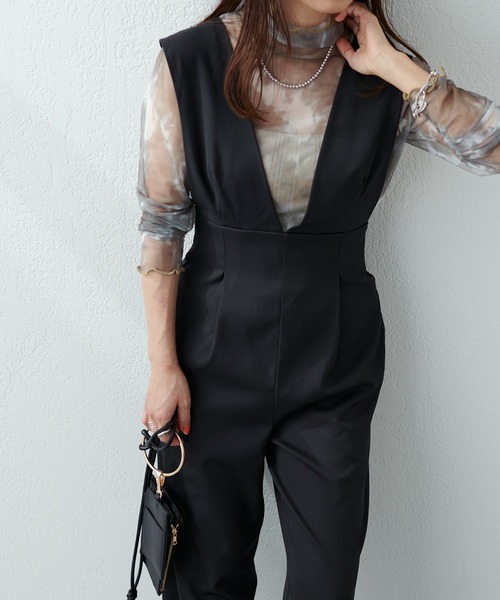 natural couture（ナチュラルクチュール）の「WEB限定サイズ有り/嬉しいS・Mの2サイズ展開◎ハイウエスト深Ｖサロペット（サロペット/オーバーオール・レディース・ブラック/ベージュ/ライトベージュ・SMALL/MEDIUM）」の17枚目の写真