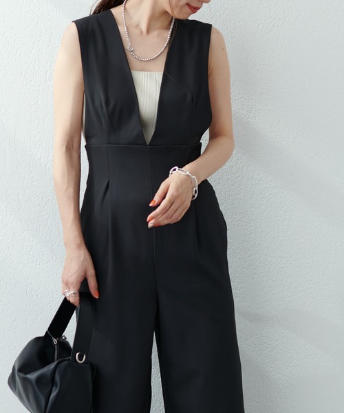 natural couture（ナチュラルクチュール）の「WEB限定サイズ有り/嬉しいS・Mの2サイズ展開◎ハイウエスト深Ｖサロペット（サロペット/オーバーオール・レディース・ブラック/ベージュ/ライトベージュ・SMALL/MEDIUM）」の14枚目の写真