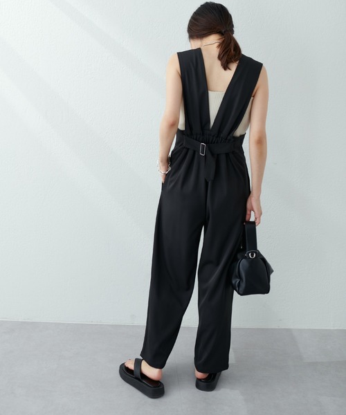 natural couture（ナチュラルクチュール）の「WEB限定サイズ有り/嬉しいS・Mの2サイズ展開◎ハイウエスト深Ｖサロペット（サロペット/オーバーオール・レディース・ブラック/ベージュ/ライトベージュ・SMALL/MEDIUM）」の16枚目の写真