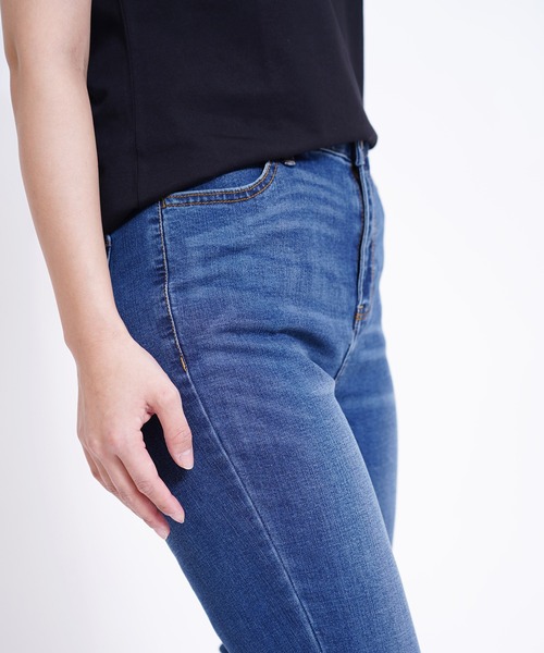 GIORDANO（ジョルダーノ）の「[GIORDANO] スーパーストレッチスリムテーパードデニムパンツ（デニムパンツ・レディース・インディゴブルー/ダークインディゴブルー・28inch/29inch/30inch/31inch）」の5枚目の写真