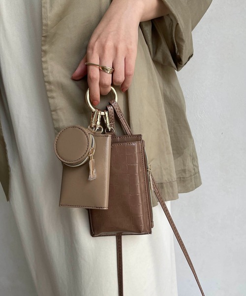 CAPRICIEUX LE'MAGE（カプリシューレマージュ）の「多機能スマホショルダー（ショルダーバッグ・レディース・ホワイト/ブラック/モカ/グリーン・FREE）」の7枚目の写真