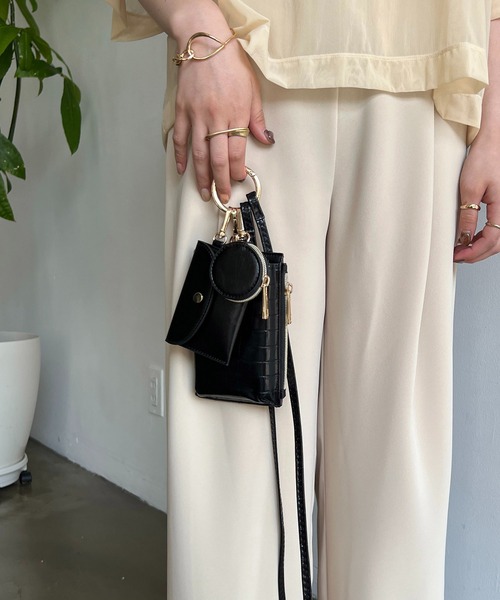 CAPRICIEUX LE'MAGE（カプリシューレマージュ）の「多機能スマホショルダー（ショルダーバッグ・レディース・ホワイト/ブラック/モカ/グリーン・FREE）」の11枚目の写真