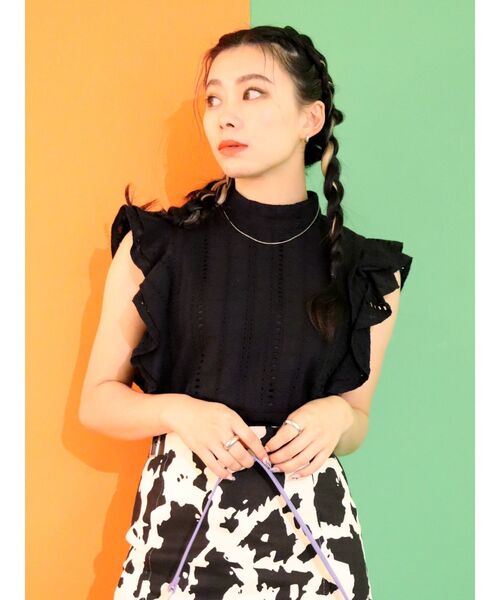 EVRIS（エヴリス）の「コットンレースラッフルノースリーブトップス（タンクトップ・レディース・ホワイト/ブラック/オレンジ・FREE）」の2枚目の写真