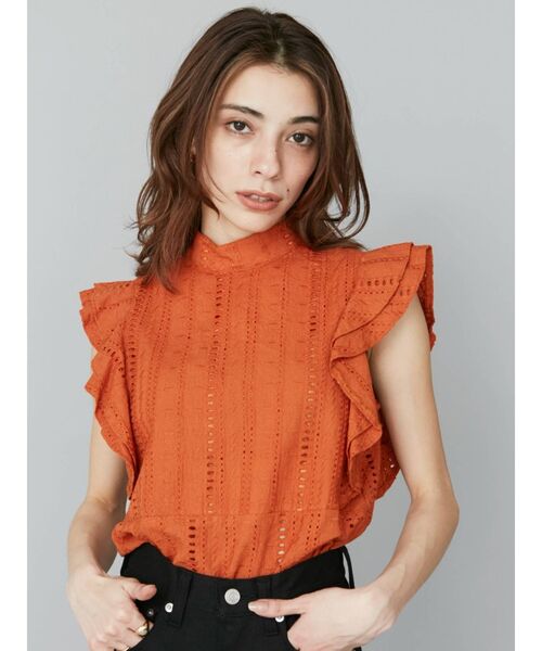 EVRIS（エヴリス）の「コットンレースラッフルノースリーブトップス（タンクトップ・レディース・ホワイト/ブラック/オレンジ・FREE）」の4枚目の写真