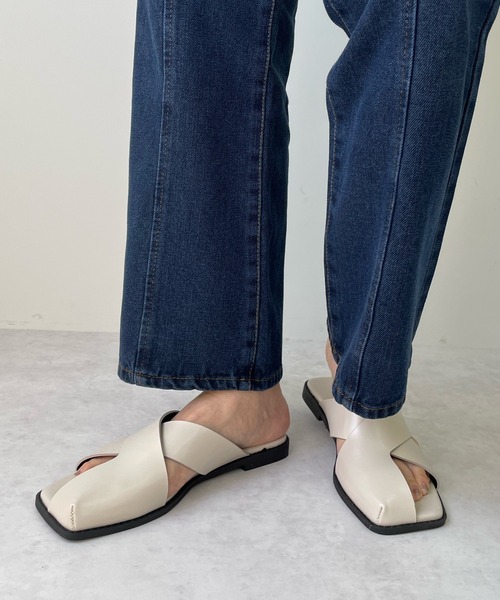 LE MORE（リモア）の「アシメクロスサンダル（サンダル・レディース・ブラック/アイボリー・24.5cm/24.0cm/25.0cm/23.5㎝/23.5cm/23.0cm）」の7枚目の写真