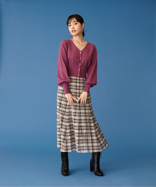 JILL by JILL STUART(ジルバイジルスチュアート)の「◇シルク混Vネックカーディガン(カーディガン/ボレロ・レディース・ブラック/ベージュ/パープル/ブルー/ブラウン・FREE)」の7枚目の写真