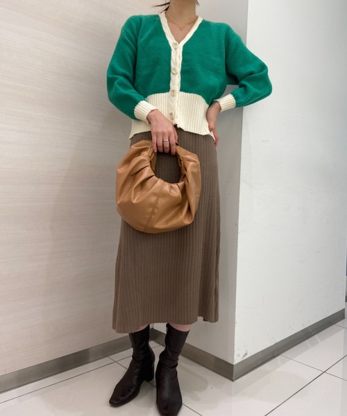 solleim(ソルレム)の「バイカラークロップドニットカーディガン(カーディガン/ボレロ・レディース・ブラック/グリーン・M)」の10枚目の写真