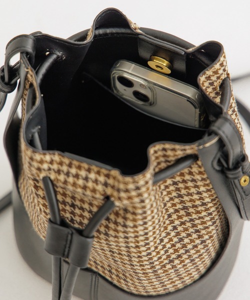 flower(フラワー)の「クラシカルチェックバッグ(ショルダーバッグ・レディース・ブラック・FREE)」の22枚目の写真