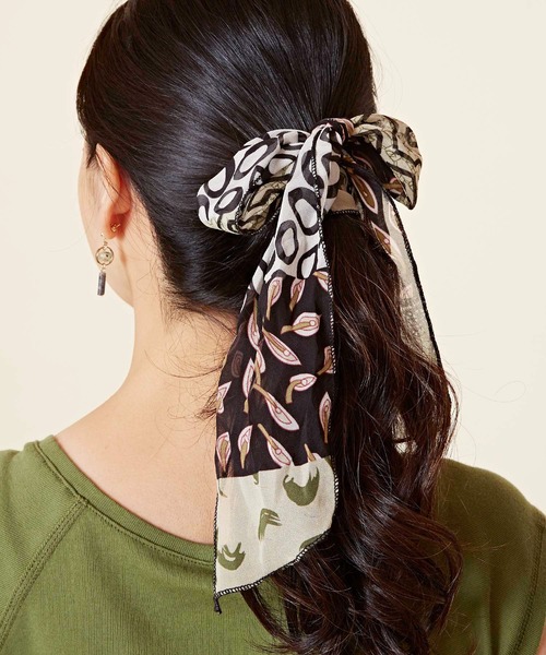 チャイハネ(チャイハネ)の「【チャイハネ】アイシュリボンスカーフ(ストール/ショール・レディース・ブラック/ブルー/ブラウン/グレー/カーキ/オレンジ/パープル/ワイン/イエロー・FREE)」の5枚目の写真