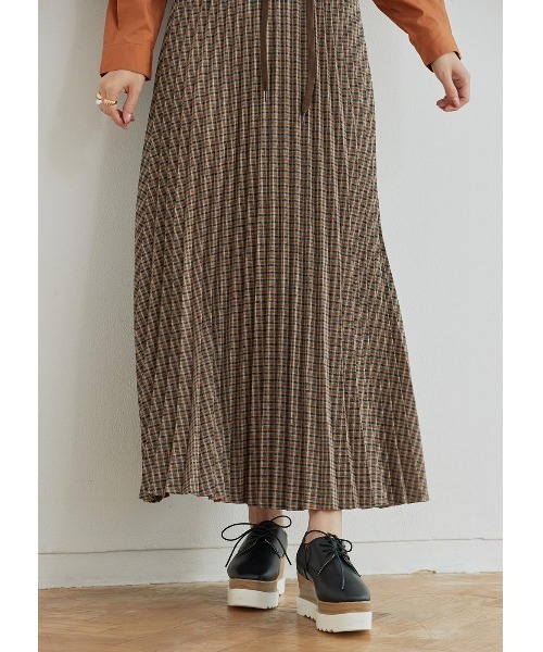 N WITH.(エヌウィズ)の「チェック柄プリーツマキシスカート(スカート・レディース・カーキブラウン/ブルー・MEDIUM)」の10枚目の写真