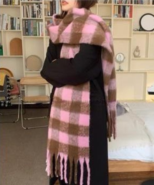 Vipoa（ヴィポア）の「ブロックチェックボリューミーマフラー（マフラー・レディース・ブラック/ピンク/ブルー・FREE）」の22枚目の写真