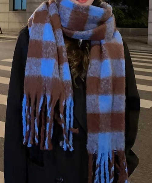 Vipoa（ヴィポア）の「ブロックチェックボリューミーマフラー（マフラー・レディース・ブラック/ピンク/ブルー・FREE）」の7枚目の写真