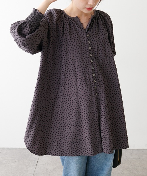 PUAL CE CIN(ピュアルセシン)の「小花刺繍ブラウス(シャツ/ブラウス・レディース・ベージュ/チャコールグレー・FREE)」の2枚目の写真