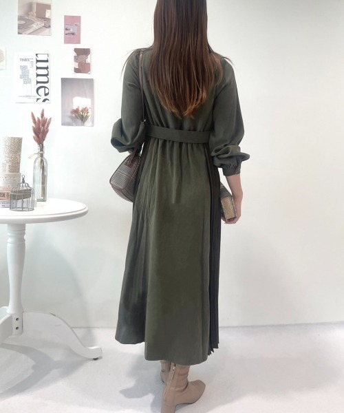CECIL McBEE(セシルマクビー)の「サイドプリーツ開襟ワンピース(ワンピース・レディース・ブラック/ピンク/モカ/カーキ・MEDIUM)」の18枚目の写真